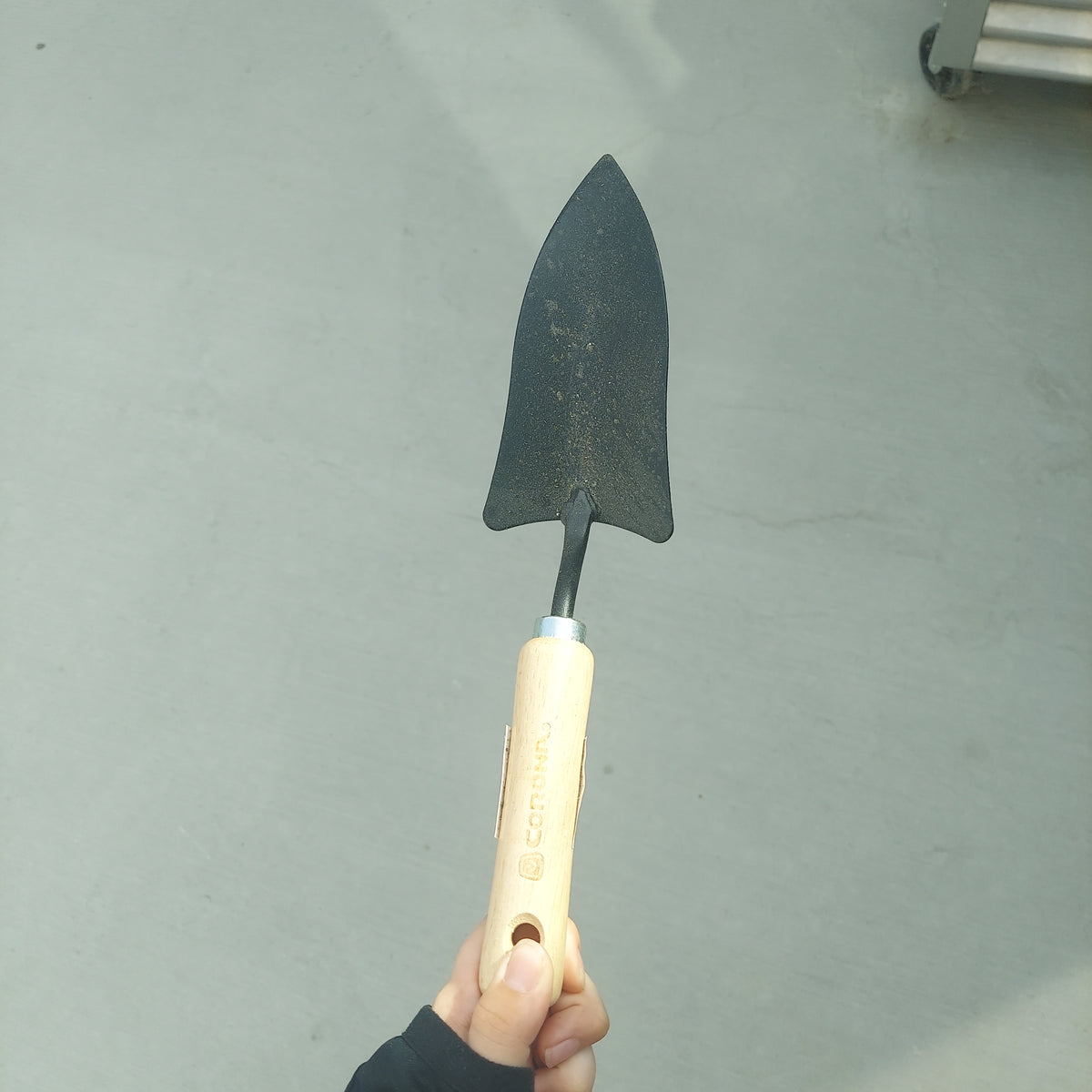 Corona Wood Handle Transplanter