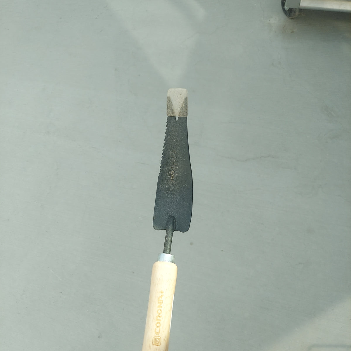 Corona Wood Handle Weeder